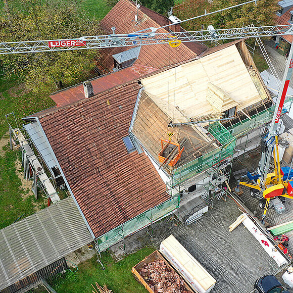 Dachsanierung an Wohnhaus mit neuen Ziegeln