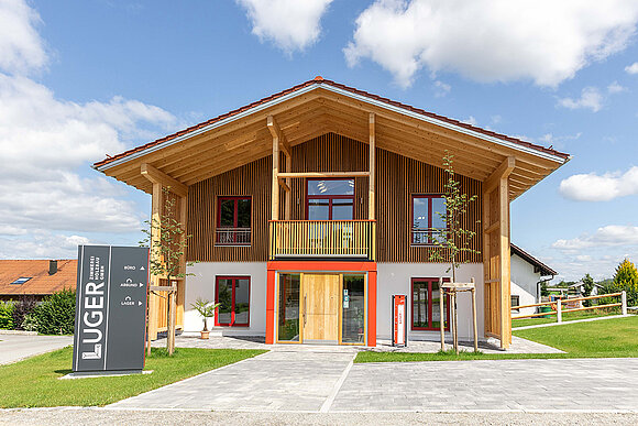 Zimmerer-Betrieb Luger im Landkreis Passau Bürogebüde der Zimmerei Luger zwischen Passau und Deggendorf